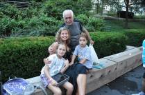 Com o Tio Célio e os sobrinhos Lari e André, no parque Millenium, em Chicago, Illinois, nos Estados Unidos